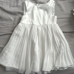 White pleated chiffon/satin (style) pleated dress